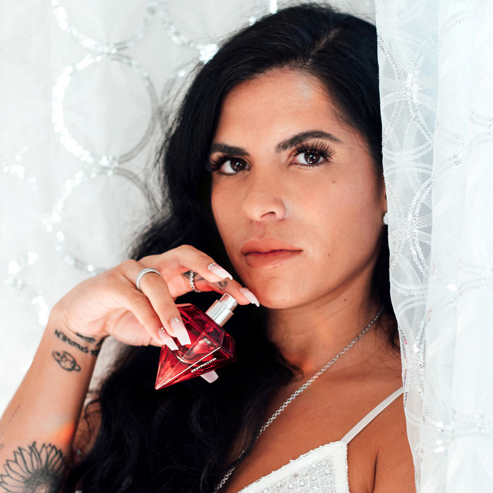 Eye of Love Matchmaker Red Diamond LGTBQ - 30 ml - Pheromone Parfum for Women to attract Women - 30 ml Spray with model.