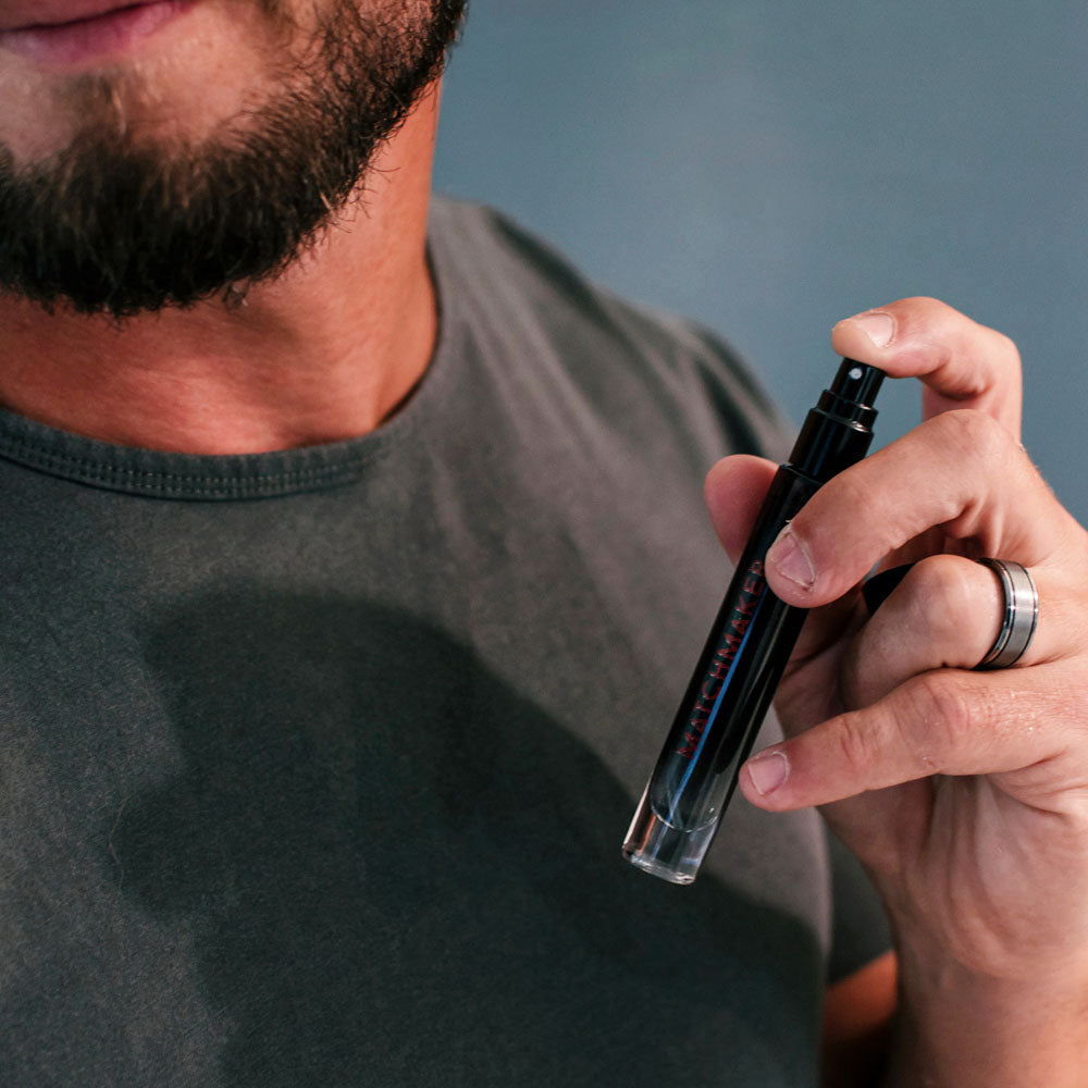 Eye of Love Matchmaker  Diamond LGTBQ - 10 ml - Pheromone Cologne for Men to attract Men - 10 ml Spray held by a man.