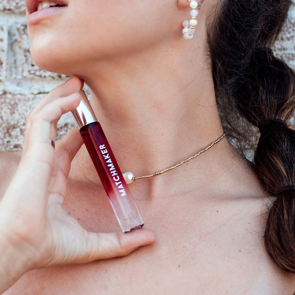 Eye of Love Matchmaker  Diamond - 10 ml - Pheromone Parfum for Women to attract Men - 10 ml Spray held by a model.