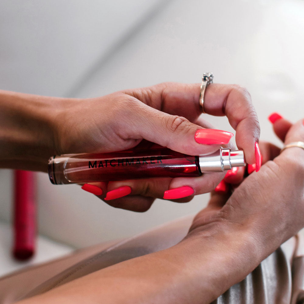 Eye of Love Matchmaker  Diamond LGTBQ - 10 ml - Pheromone Parfum for Women to attract Women - 10 ml Spray being applied.