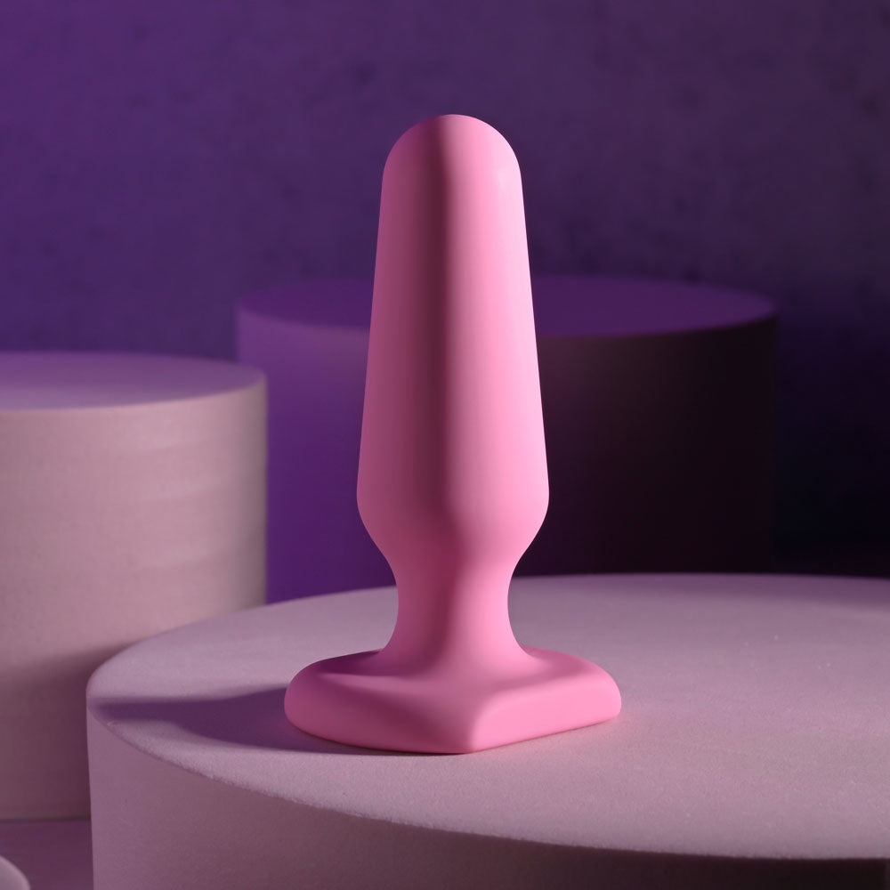 Selopa PETITE PLUG -  7.4 cm Butt Plug in soft pink silicone, designed for safe and easy entry with a flared base.