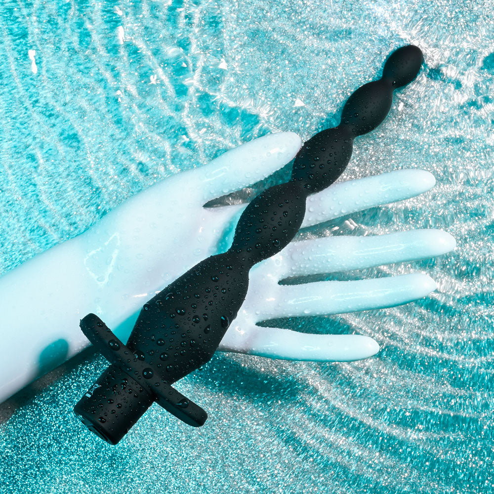 Selopa VIBRATING BUTT BEADS -  22 cm USB Rechargeable Vibrating Anal Beads displayed on a hand in water.