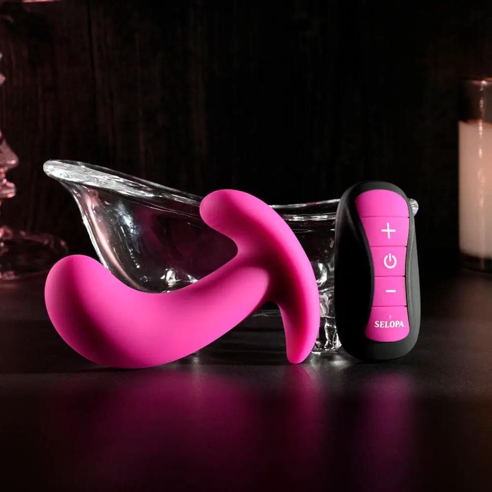 Selopa HOOKING UP -  9.5 cm USB Rechargeable Vibrator with Wireless Remote Selopa Discreet Intimate Essentials.