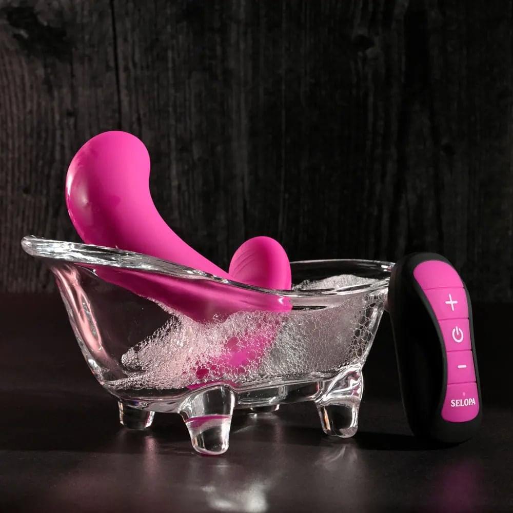 Selopa HOOKING UP -  9.5 cm USB Rechargeable Vibrator with Wireless Remote Selopa Discreet Intimate Essentials.